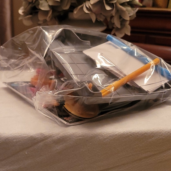 Discovery Spiral Art Station - Picture 3 of 3